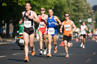 Marathonläufer nahe Theodor-Heuss-Brücke