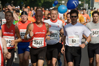 Marathonläufer nahe Theodor-Heuss-Brücke