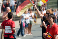 Zuschauer auf der Oberkasseler Brücke